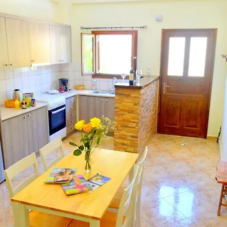 Dourios Ippos 別荘 Frikes